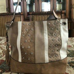 Beautiful DEL MANO Tan / Studded Handbag / Shoulderbag (NWT)